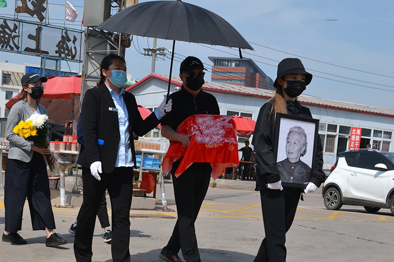 北京骨灰海撒送灵仪式