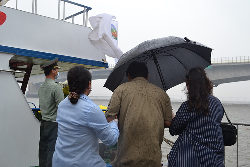 骨灰海撒登船仪式